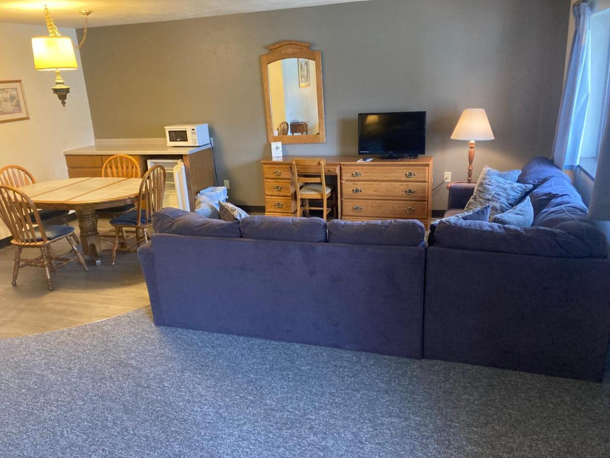 Clintonville Landmark Motel מראה חיצוני תמונה