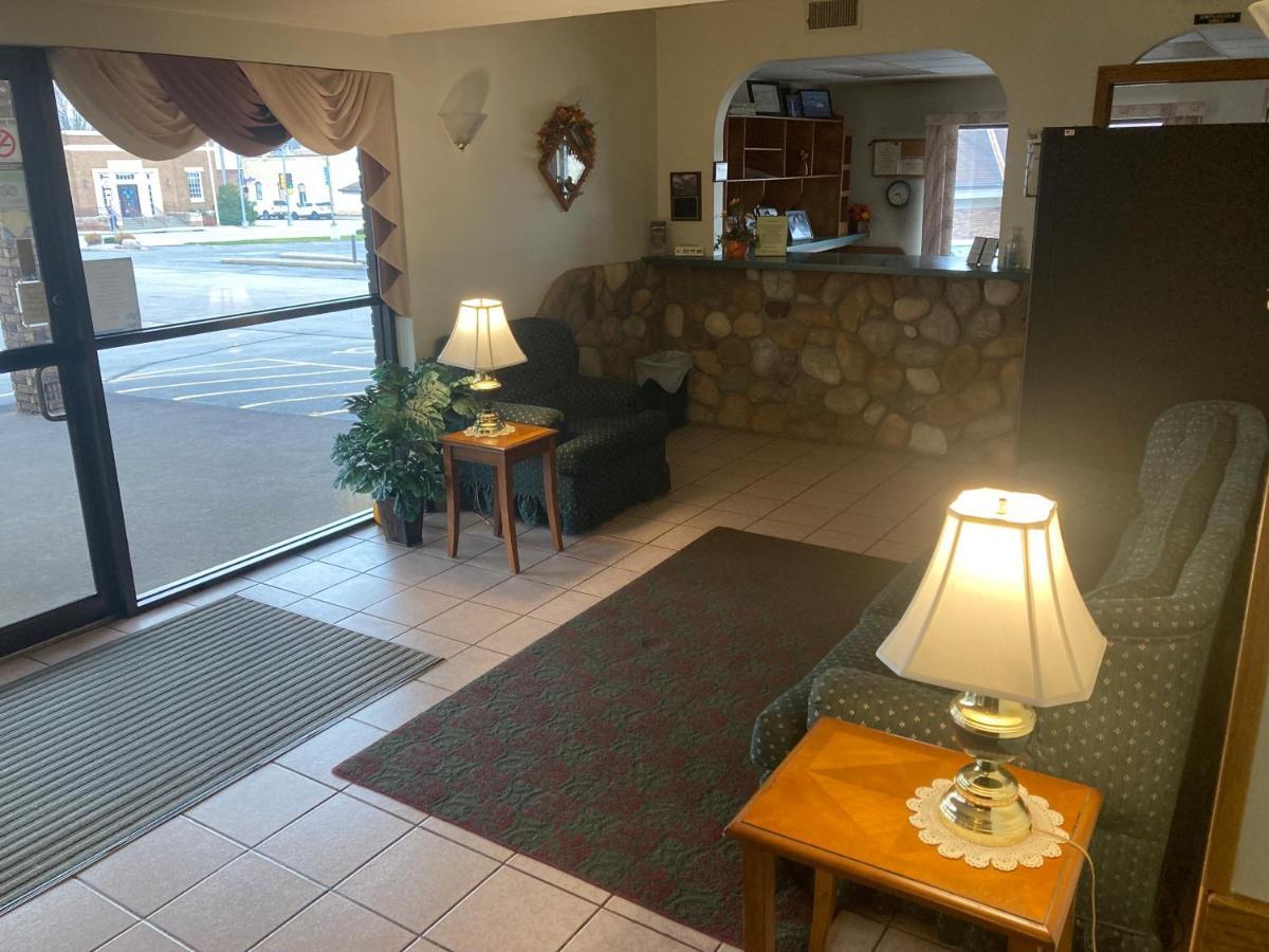 Clintonville Landmark Motel מראה חיצוני תמונה