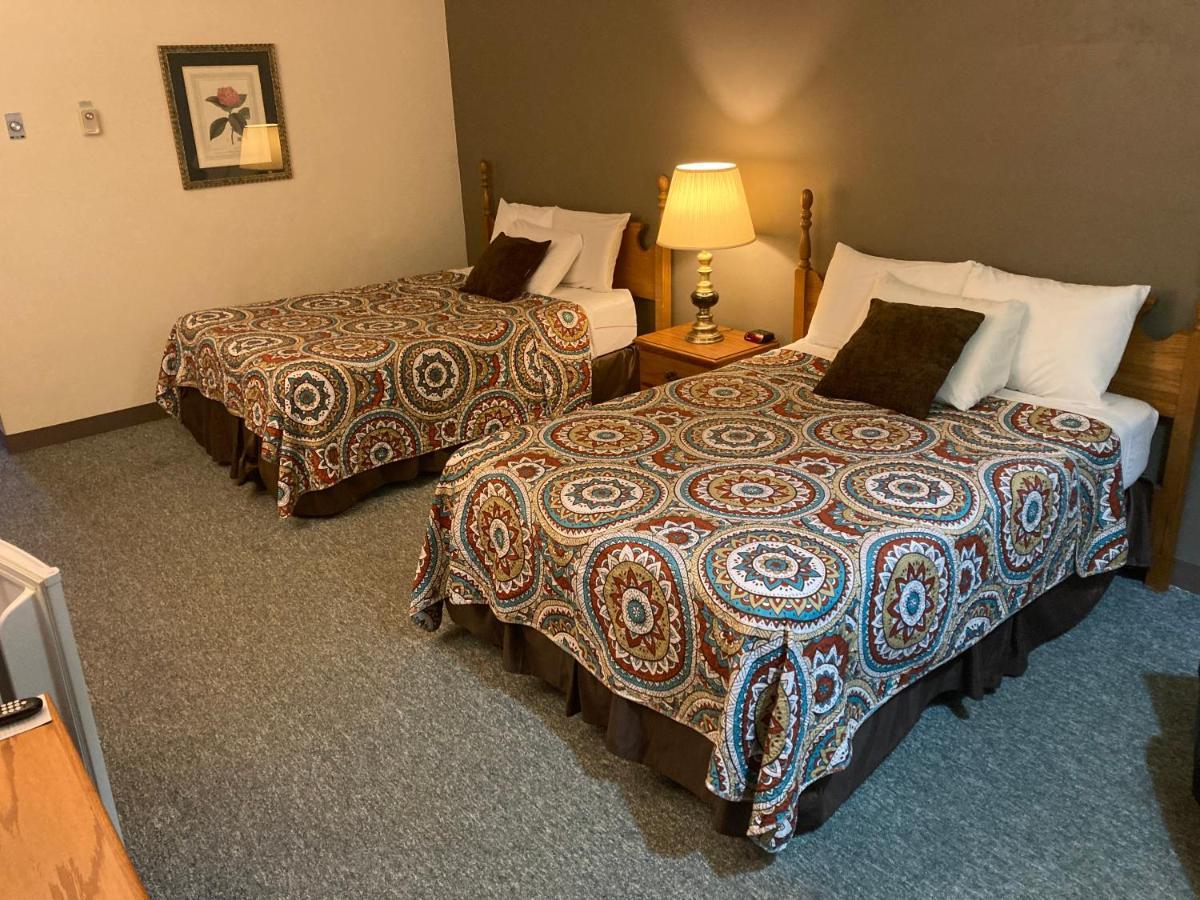 Clintonville Landmark Motel מראה חיצוני תמונה