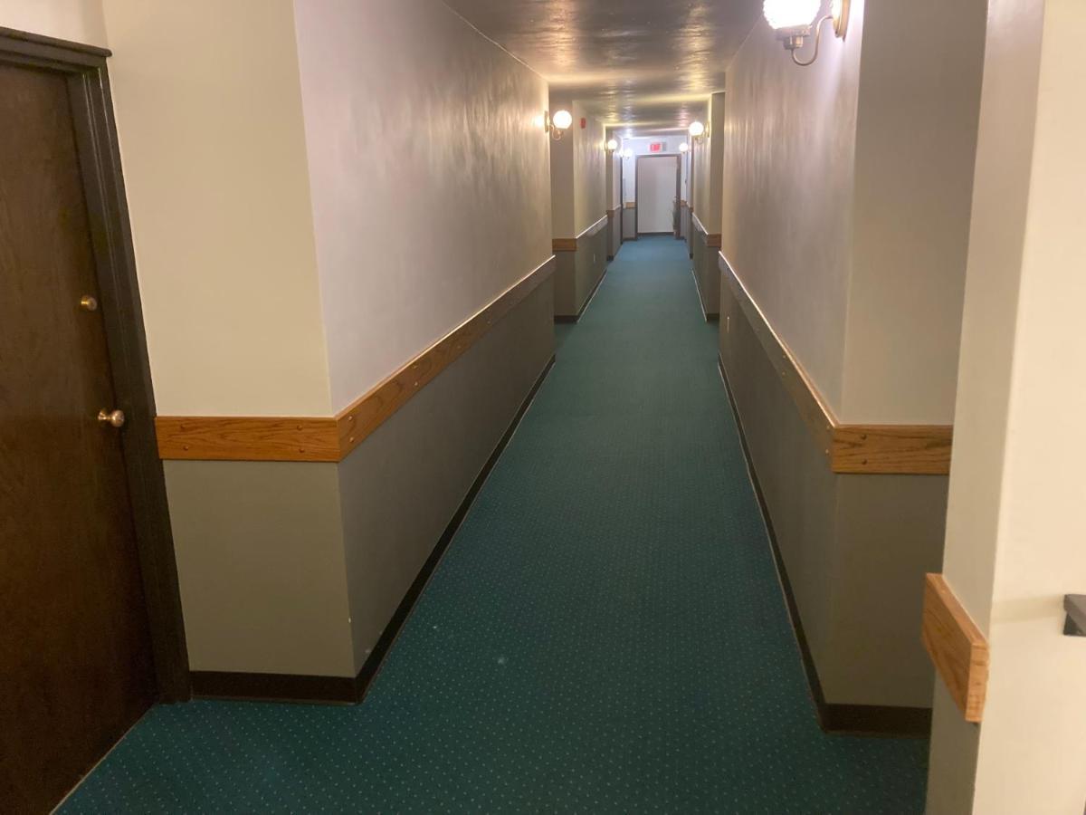 Clintonville Landmark Motel מראה חיצוני תמונה