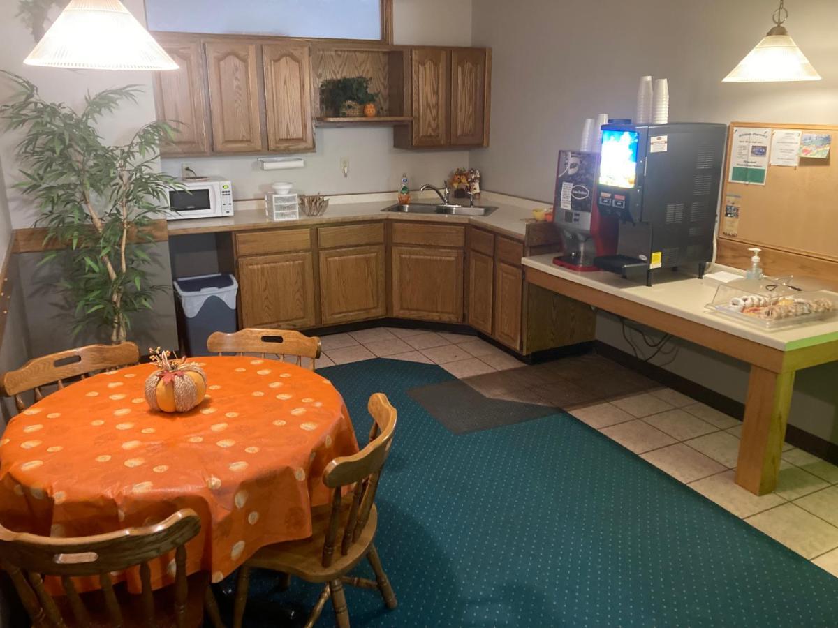 Clintonville Landmark Motel מראה חיצוני תמונה