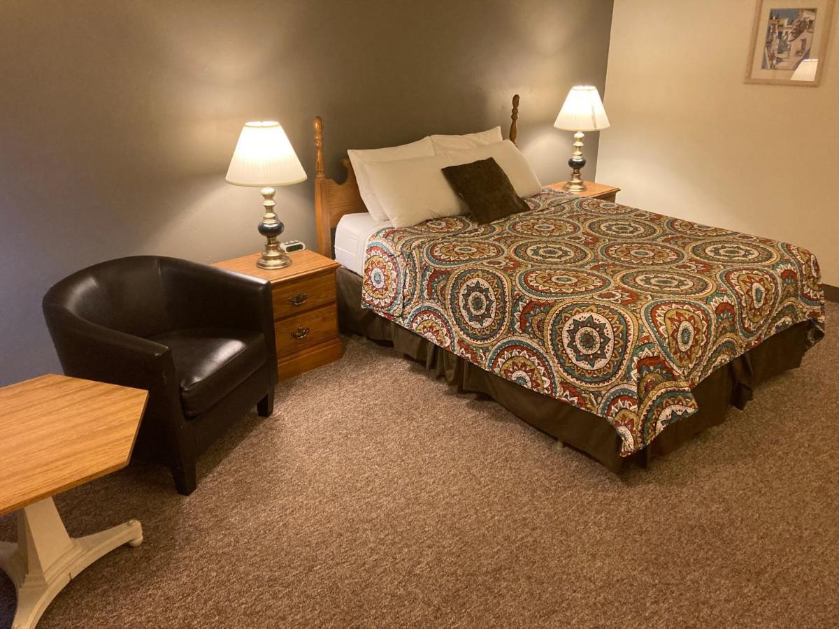 Clintonville Landmark Motel מראה חיצוני תמונה