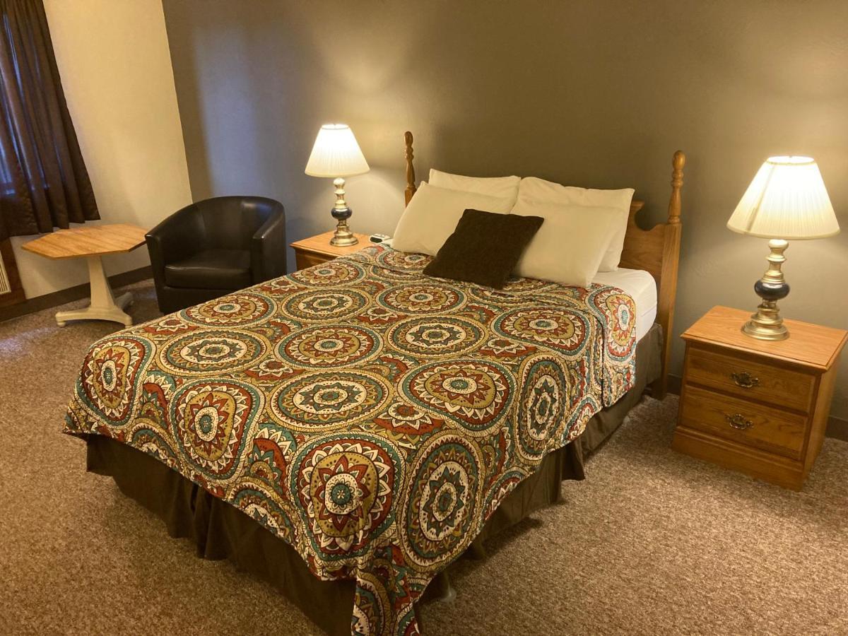 Clintonville Landmark Motel מראה חיצוני תמונה