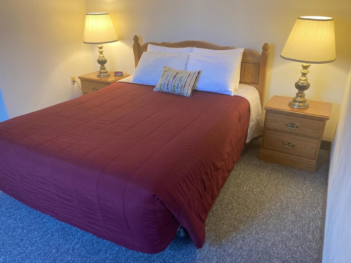 Clintonville Landmark Motel מראה חיצוני תמונה