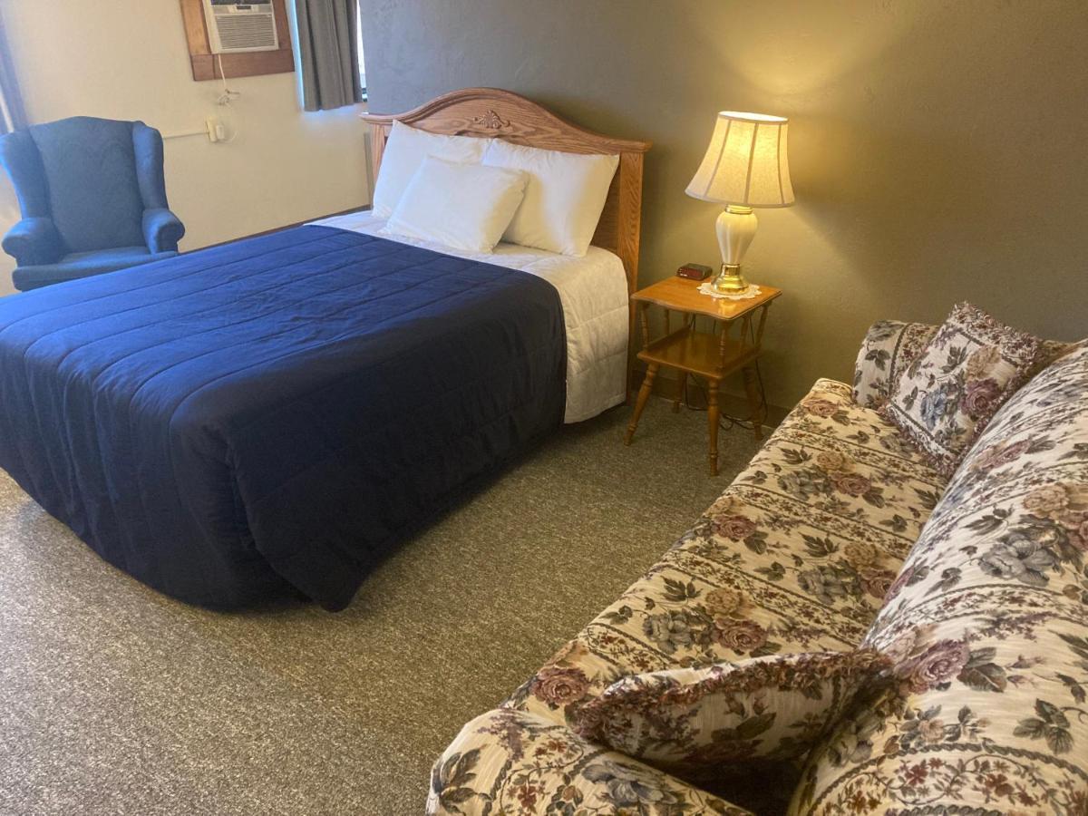 Clintonville Landmark Motel מראה חיצוני תמונה