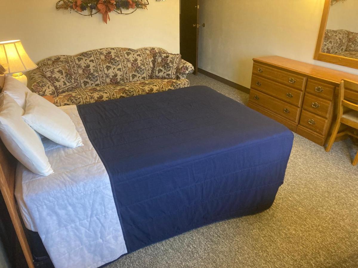 Clintonville Landmark Motel מראה חיצוני תמונה